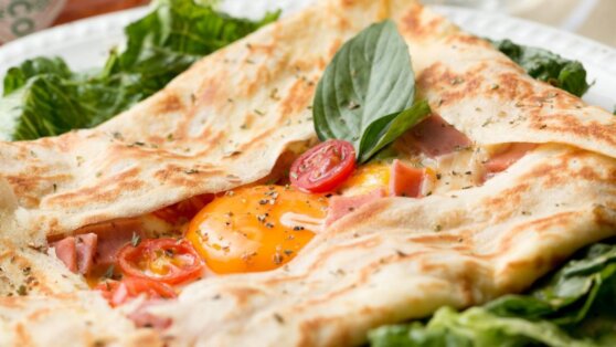 Аппетитный завтрак: рецепт яичницы в лаваше