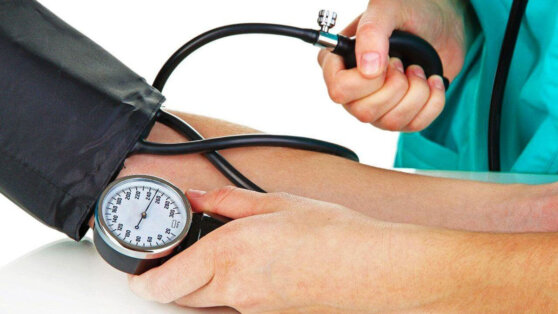 Мясников перечислил частые ошибки при измерении давления