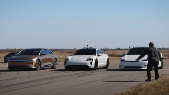 Tesla в заезде не оставила шансов Porsche: видео