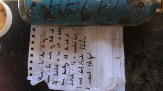 На пляже нашли флягу с посланием от моряка, потерпевшего бедствие