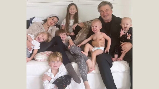 Жена 63-летнего Алека Болдуина сообщила о седьмой беременности