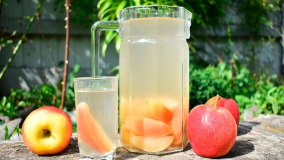 Вкусно и легко: рецепт яблочного компота с апельсинами