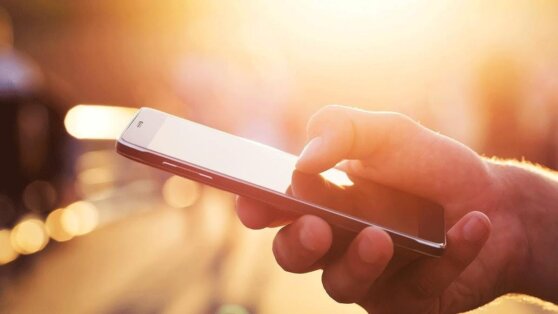 Эксперт рассказал, как мошенники прослушивают смартфоны