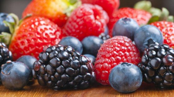 Перечислены ягоды, способные продлить молодость