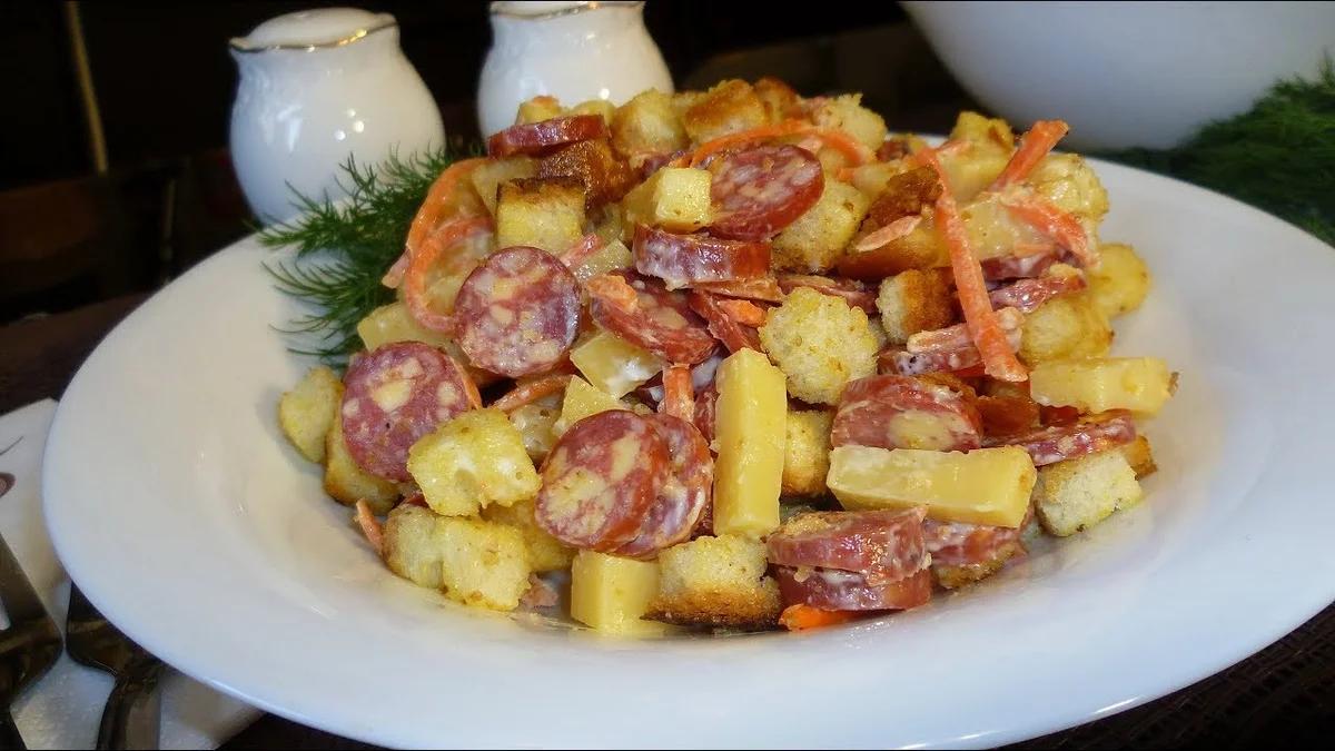 Вкусно и сытно: баварский салат с охотничьими колбасками