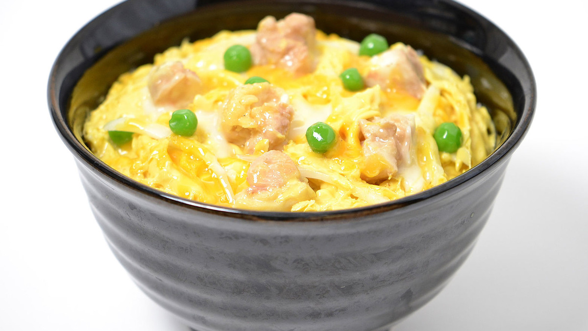 Оякодон: омлет по-японски с рисом и курицей