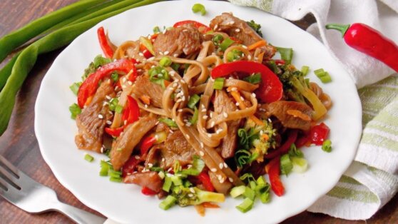 Японская кухня: рецепт соба с индейкой и овощами