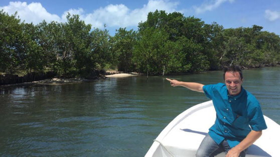 Двое друзей купили остров и основали свое государство