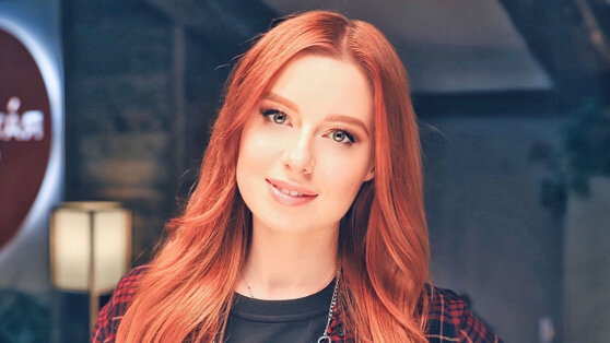 «Торговали в переходе»: Юлия Савичева рассказала о непростом детстве