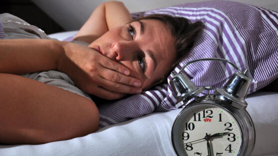 Сомнолог перечислила 5 причин пробуждения по ночам
