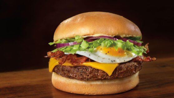 Необычный завтрак: рецепт аппетитного омлет-бургера