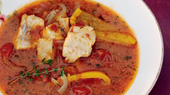Как приготовить рыбный суп с помидорами и сладким перцем