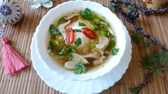 Вкусно и просто: суп с вешенками и креветками