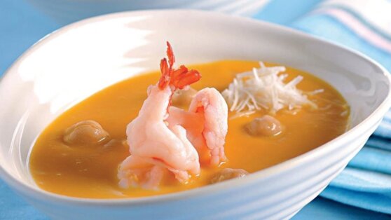 Первое блюдо за 15 минут: тыквенный суп-пюре с нутом и креветками