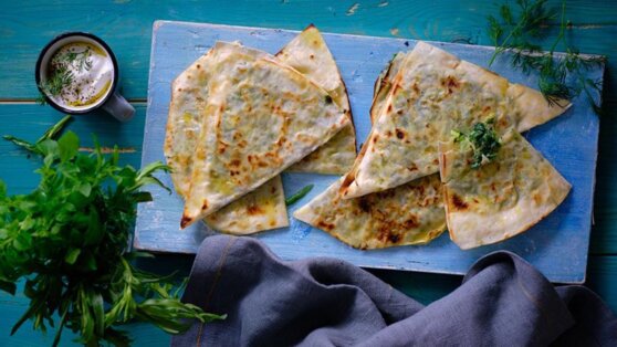 Быстрый рецепт кутабов с зеленью