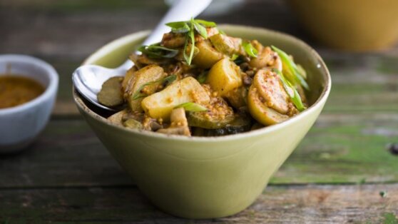 Вегетарианская кухня: рецепт салата из шампиньонов