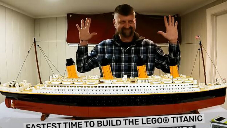 Мужчина собрал LEGO Titanik