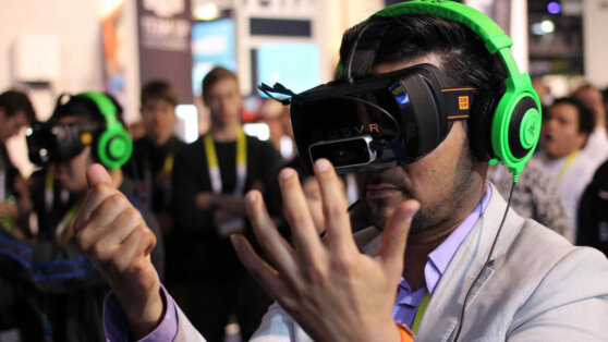 Microsoft запатентовала перчатку для прикосновений к виртуальному миру