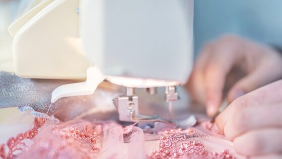 Стилист назвала способы обновить гардероб без больших затрат