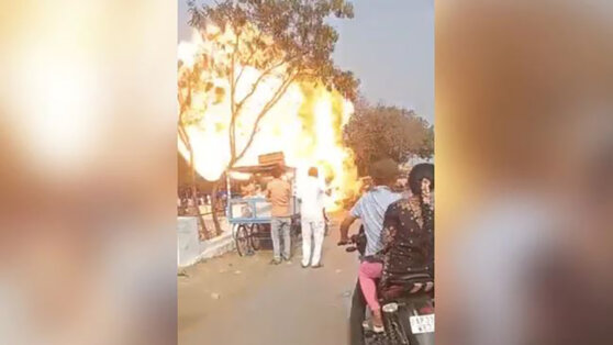 Мотоцикл взорвался у храма, чудом не задев людей: видео