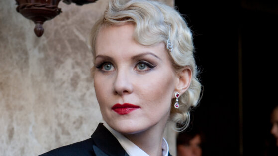 Рената Литвинова начала посещать уроки французского в Париже