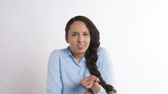 Психолог раскрыла признаки характерного для лжецов поведения