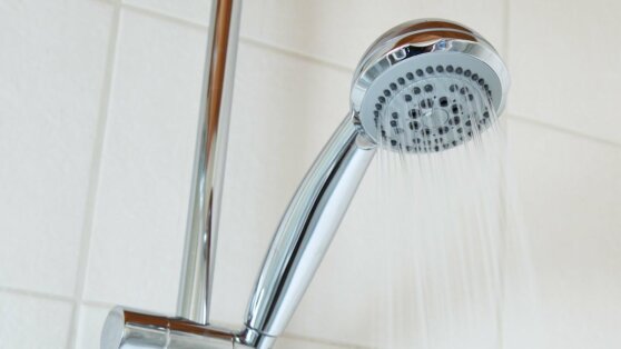 Врачи рассказали о вреде мытья головы холодной водой