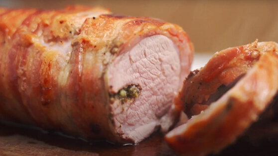 Рецепт свиной вырезки в беконе и медовой глазури