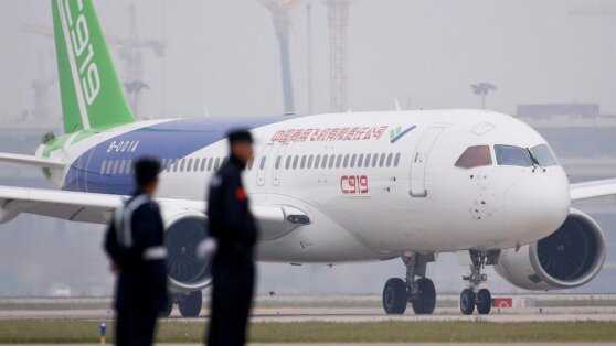 Стюардесса лишилась работы из-за селфи в нижнем белье