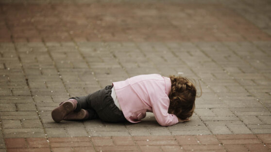 Мужчину осудили в сети за странный способ успокоить дочь