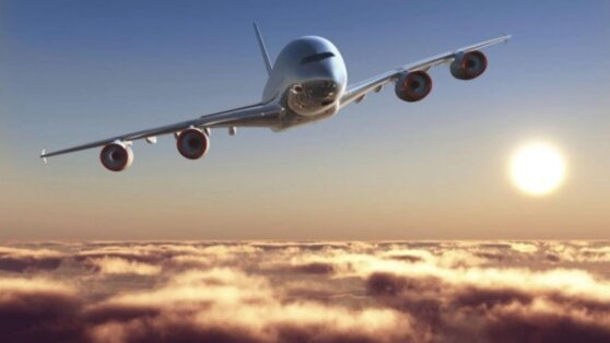 Самолет со 113 пассажирами на борту загорелся в Китае