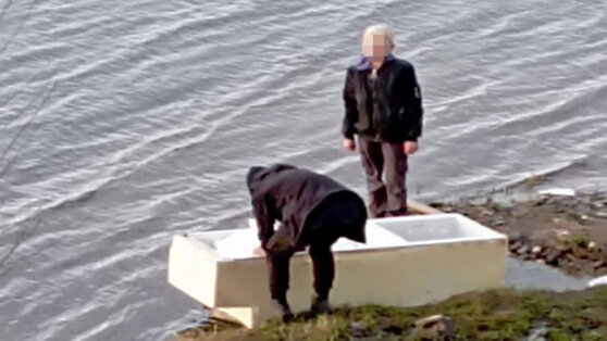 В Волге перевернулся старый холодильник, в котором сидел школьник