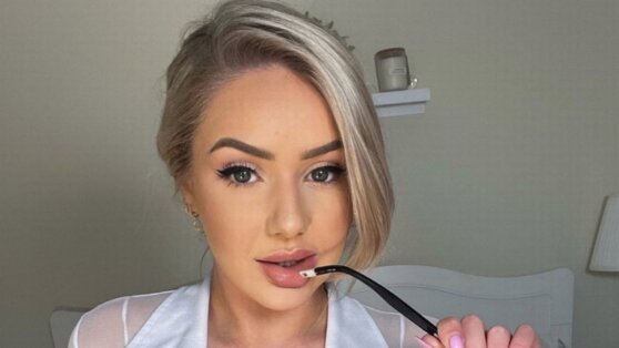 Девушка бросила работу в офисе и разбогатела на интимных фото