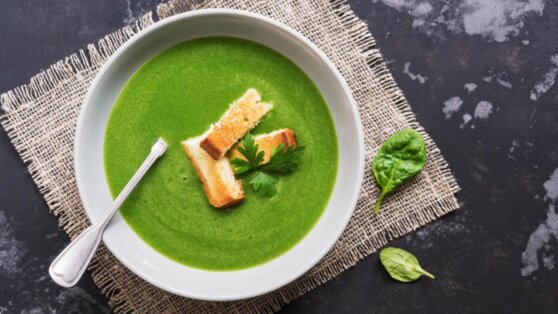 Готовим крем-суп с черемшой и шпинатом