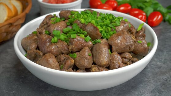 Рецепт куриных сердечек на сковороде с овощами
