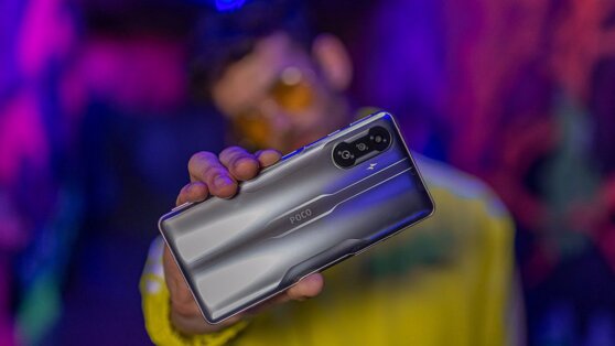 Стала известна цена нового флагмана Xiaomi в России