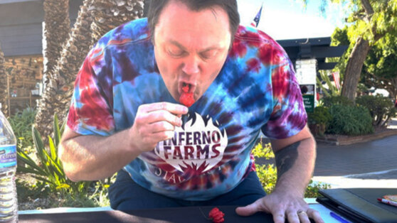 Установлен рекорд по скорости поедания перца чили