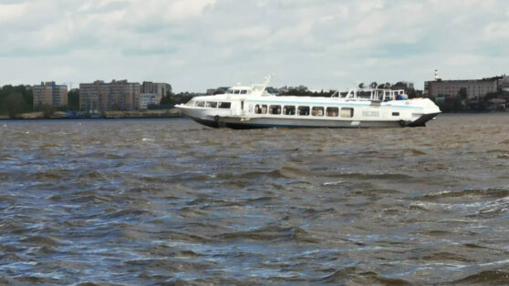 В Татарстане пьяный капитан посадил теплоход на мель В Татарстане пьяный капитан посадил теплоход на мель