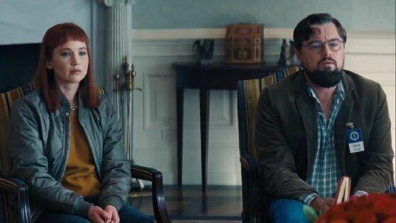 «Не слишком жарко, не так ли?»: британская ведущая повторила сцену из «Не смотри вверх» «Не слишком жарко, не так ли?»: британская ведущая повторила сцену из «Не смотри вверх»