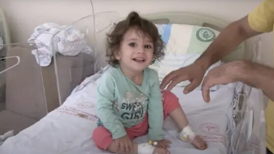 Двухлетняя девочка укусила змею в ответ на укус и убила ее