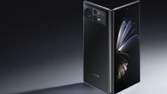 Xiaomi показала новый складной смартфон