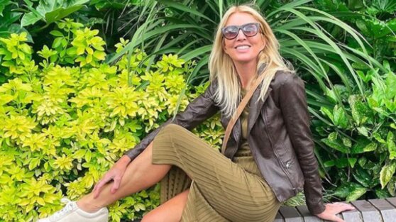 64-летняя женщина рассказала, как ей удается выглядеть на 20 лет моложе