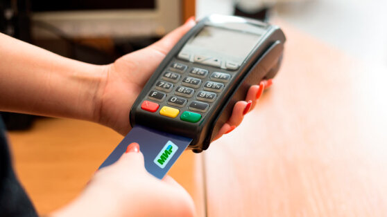 Названа идеальная сумма денег для хранения на карте