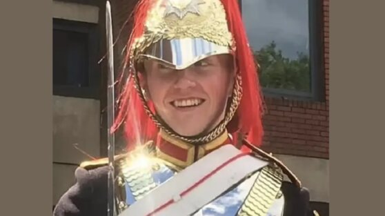 Молодой гвардеец, шедший рядом с гробом королевы, найден мертвым в казарме