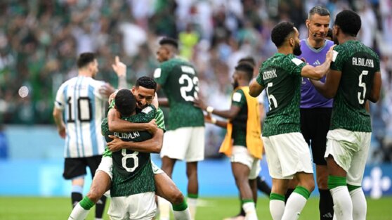 Принц Саудовской Аравии преподнес футболистам дорогие подарки за победу над Аргентиной Принц Саудовской Аравии преподнес футболистам дорогие подарки за победу над Аргентиной