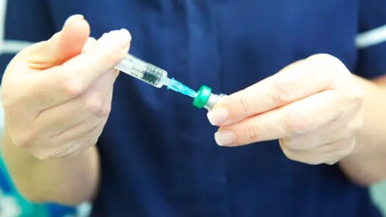 Ученые смогли продлить жизнь пациентам с раком с помощью новой вакцины Ученые смогли продлить жизнь пациентам с раком с помощью новой вакцины