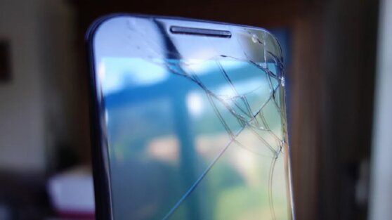 Xiaomi попросила не чинить смартфоны с помощью зубной пасты