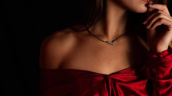 Модный эксперт назвал главный цвет новогодней ночи