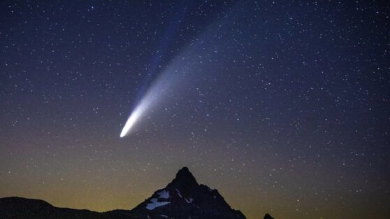 Посмотри наверх: к Земле летит яркая комета