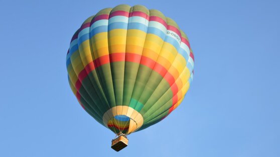 Туристы на воздушном шаре застряли на горе в Сочи